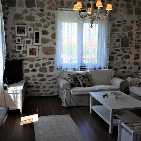Chalet The Stone House