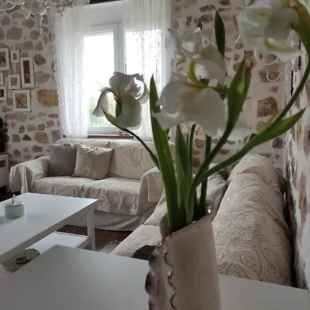 Chalet The Stone House Nipsa